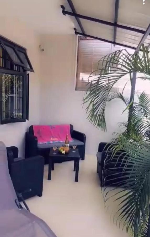Residence Frangipani Pereybere Beach エクステリア 写真